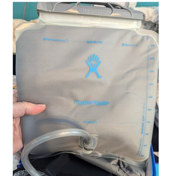 Hydro Flask Down Shift Hydration Pack 14L 2L insulated reservoir Sapphire NEW - Picture 4 of 13